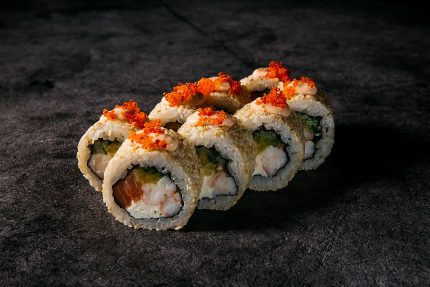 Ролл с лососем и креветкой