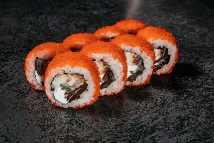 Ролл с угрем и маринованной тыквой